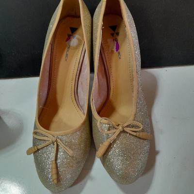 Two pair of Womens dress shoes - high heels size 8m