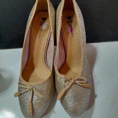 Two pair of Womens dress shoes - high heels size 8m