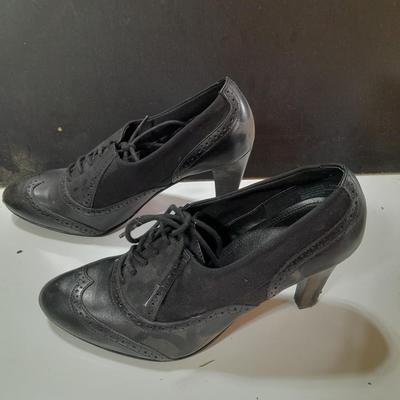 Two pair of Womens dress shoes - high heels size 8m