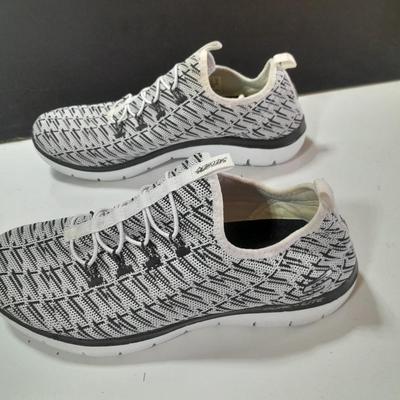 Sketcher shoes size 9