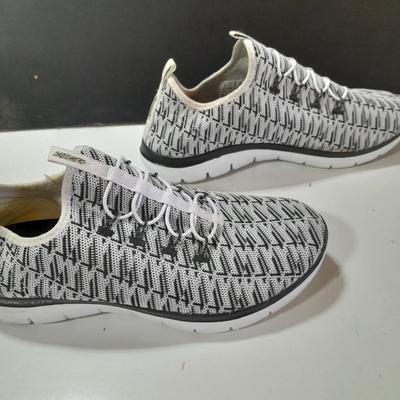 Sketcher shoes size 9