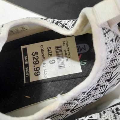 Sketcher shoes size 9