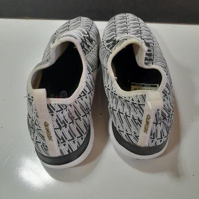 Sketcher shoes size 9