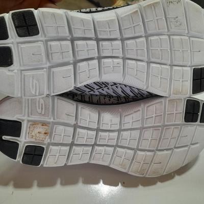 Sketcher shoes size 9