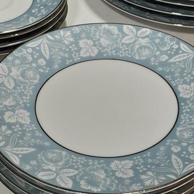Style house Damask fine China set - setting for 4