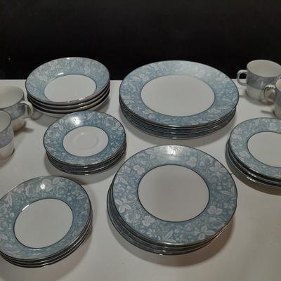Style house Damask fine China set - setting for 4