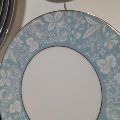 Style house Damask fine China set - setting for 4