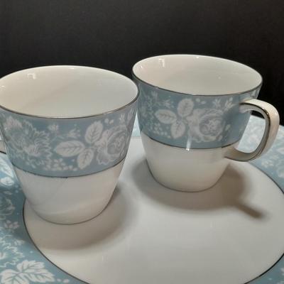 Style house Damask fine China set - setting for 4