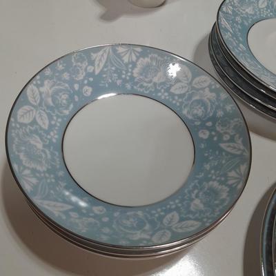 Style house Damask fine China set - setting for 4