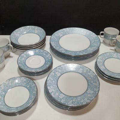 Style house Damask fine China set - setting for 4