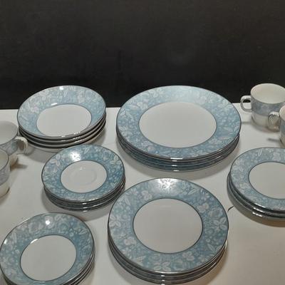 Style house Damask fine China set - setting for 4