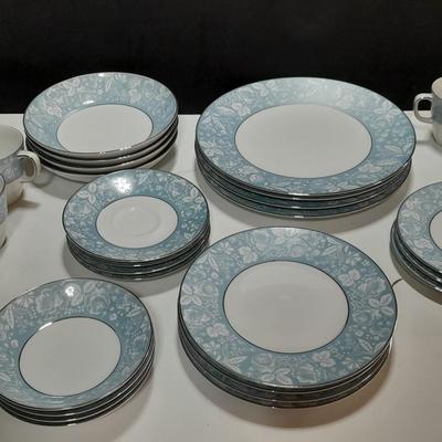 Style house Damask fine China set - setting for 4