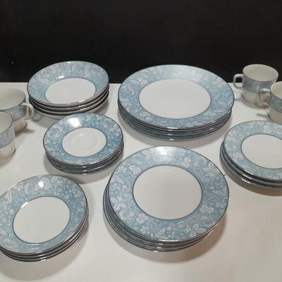 Style house Damask fine China set - setting for 4