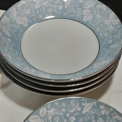 Style house Damask fine China set - setting for 4