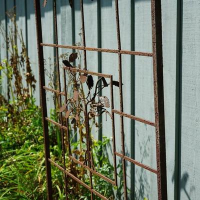 GARDEN OR FLOWER TRELLIS OF METAL W./ RUST PATINATION / SCULPTURE OF LEAVES AND VINES