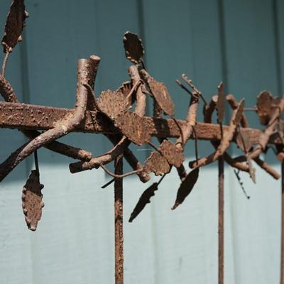 GARDEN OR FLOWER TRELLIS OF METAL W./ RUST PATINATION / SCULPTURE OF LEAVES AND VINES