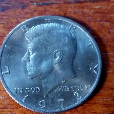 LOT 25 1973 KENNEDY HALF DOLLAR