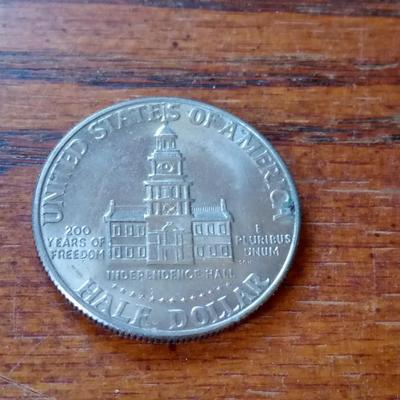 LOT 28 1976 KENNEDY HALF DOLLAR