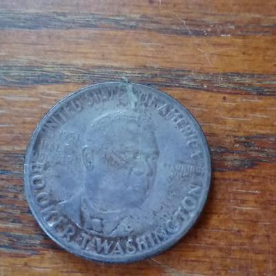 LOT 36 1951 BOOKER T WASHINGTON COMMEMORATIVE HALF DOLLAR