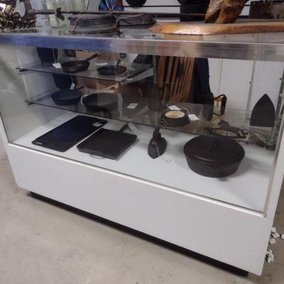 Retail 5' Glass Display Cabinet (No Contents)