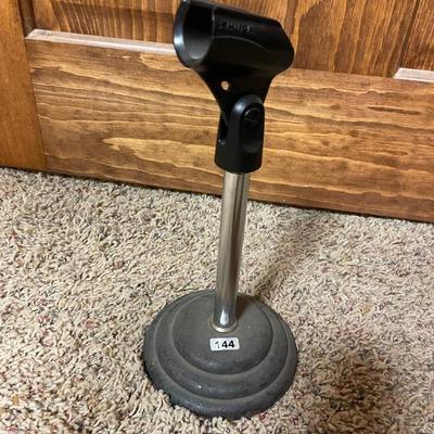 Microphone stand