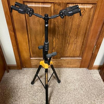 Dual guitar stand