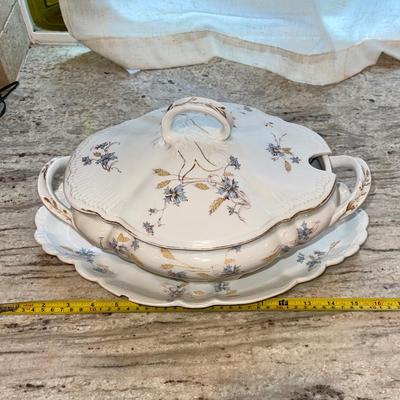 Soup tureen