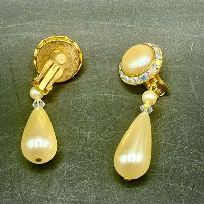 Teardrop-Shaped Pearl-like Dangling Earrings with Rhinestones