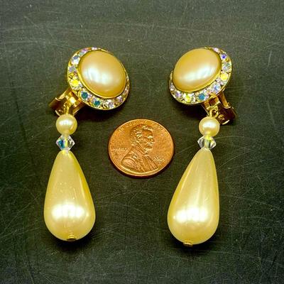 Teardrop-Shaped Pearl-like Dangling Earrings with Rhinestones