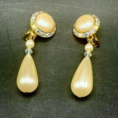 Teardrop-Shaped Pearl-like Dangling Earrings with Rhinestones