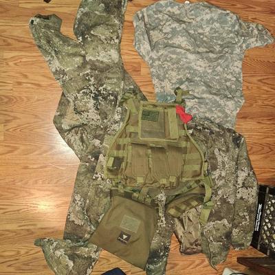 Lot of camo & vest
