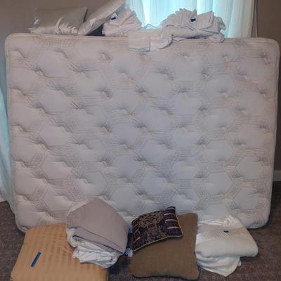 Pillow top Queen mattress plus linens