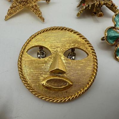 Collection of Brooches (57)