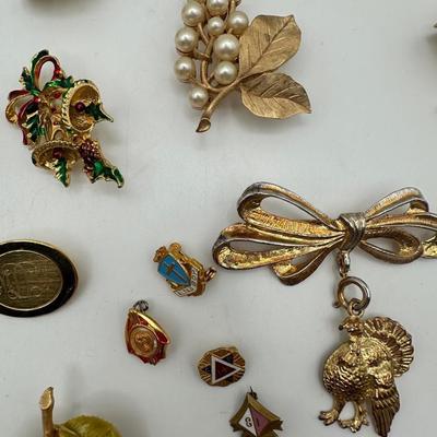 Collection of Brooches (57)