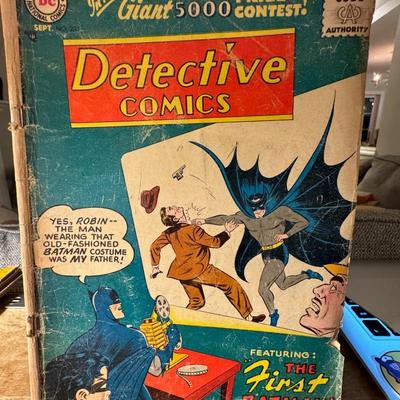 Detective Comics - Featuring the first Batman - Sept. #235