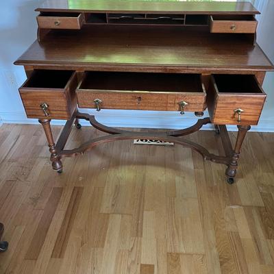 Vintage Wooden Writing Desk (LR-MG)