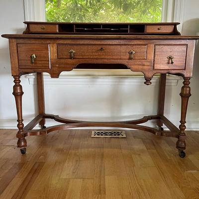 Vintage Wooden Writing Desk (LR-MG)