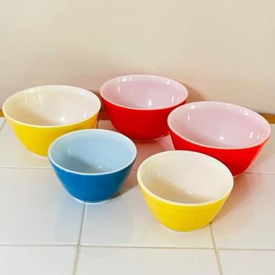 PYREX ~ Set Of Five (5) Assorted Mixing Bowls