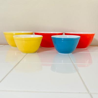 PYREX ~ Set Of Five (5) Assorted Mixing Bowls