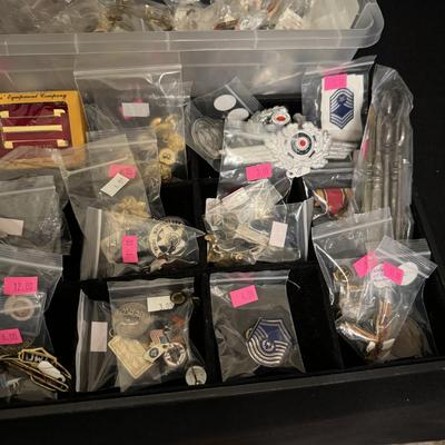 Military Metals, Pins & Commemorative coins