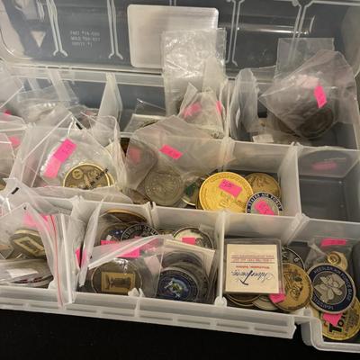 Military Metals, Pins & Commemorative coins
