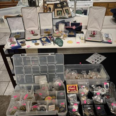 Military Metals, Pins & Commemorative coins
