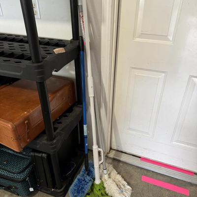 Vases & Dust mops