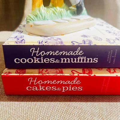 Norman Rockwell Porcelain Figurine & 2 Pie Recipe Books