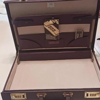 Heritage Burgundy /Maroon Leather Attaché Briefcase Suede Interior Front Change Combination Lock