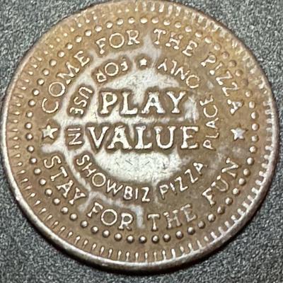 Vintage ShowBiz Pizza Place token