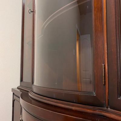 DREXEL ~ Mahogany Bow Glass China Cabinet ~ * Read Details
