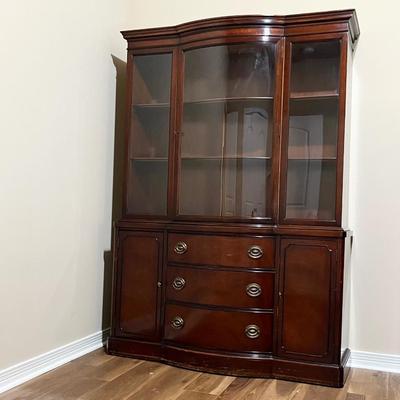 DREXEL ~ Mahogany Bow Glass China Cabinet ~ * Read Details