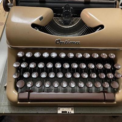 Vintage Mid-Century Optima Elite 3 Manual Typewriter w/Case in Good Working Condition.
