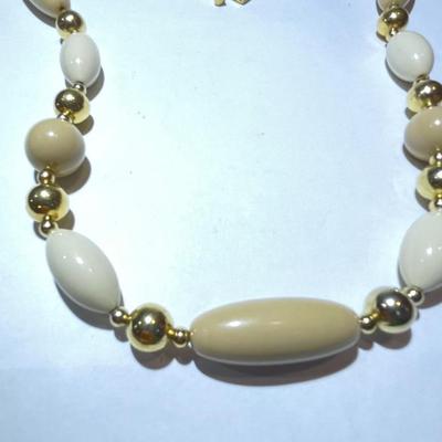 Vintage Mid-Century NAPIER Resin/Lucite Necklace 24" Long in Good Preowned Condition.